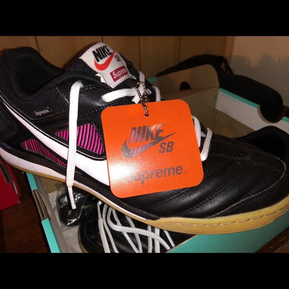 Nike Sb X Supreme Gato QS